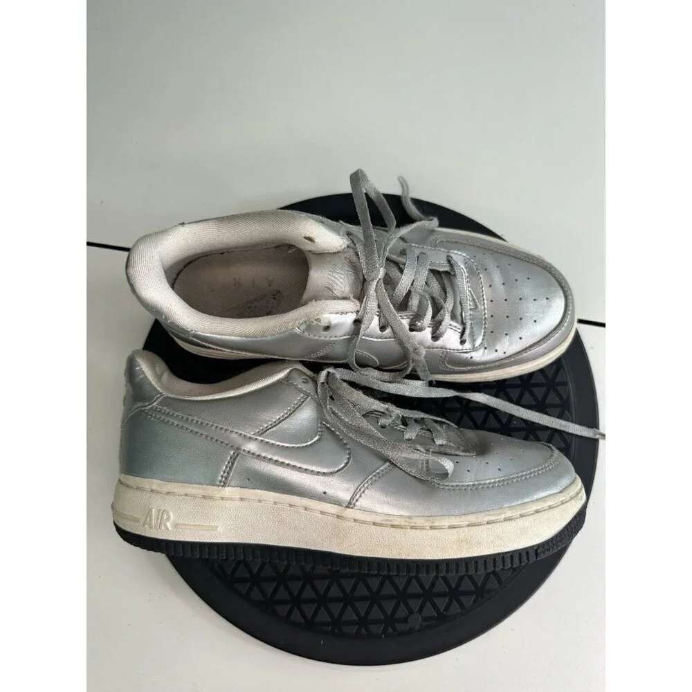 Nike Air Force 1 Low SE GS Girl's Sneakers Size 4.5Y Metallic Silver